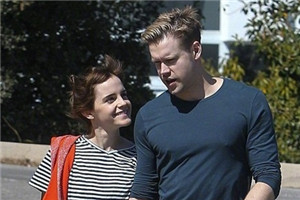 曝恋情！艾玛沃特森牵手《合唱团》男星