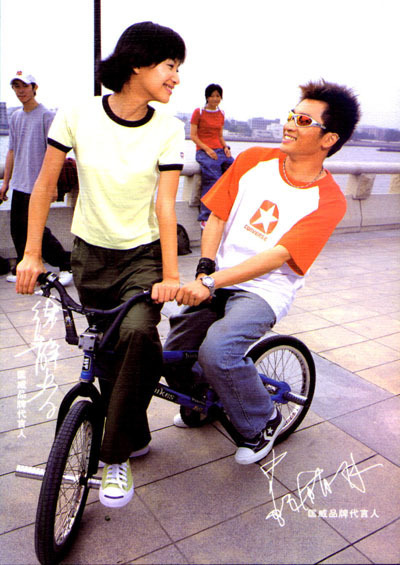 2000年,徐静蕾成为CONVERSE(匡威)中国区代言人