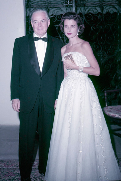Mr。 and Mrs Charles B。 Wrightsman pictured at the Everglades Club， Palm Beach， Florida， 1960s