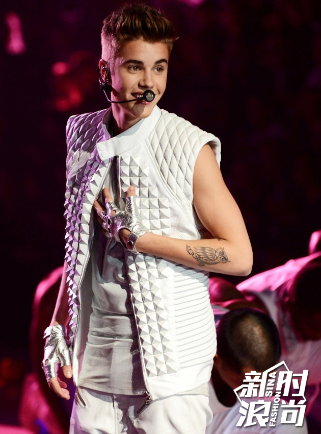 2012表演嘉宾：Justin-Bieber