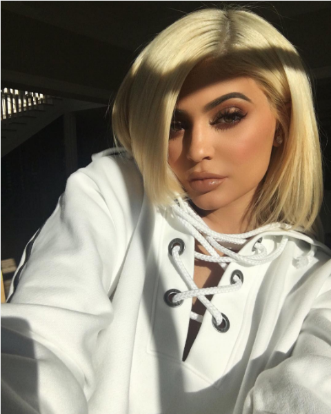 说“金小小妹”Kylie Jenner是Selfie queen也不为过