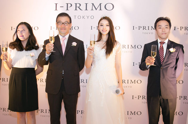 林允受邀与Primo Japan株式会社董事副社长、海外事业负责人 林雄一(Yuichi Hayashi)、璞琳梦(上海)珠宝商业有限公司董事长、总经理藤江秀一(Shuichi Fujie)共同举杯祝酒
