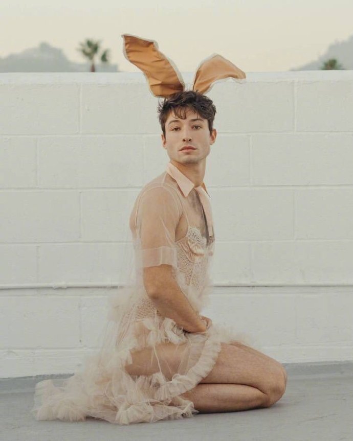 ezra Miller,Ezra Miller包法利夫人 闪瞎眼!闪电侠ezra miller最新写真化身兔子精