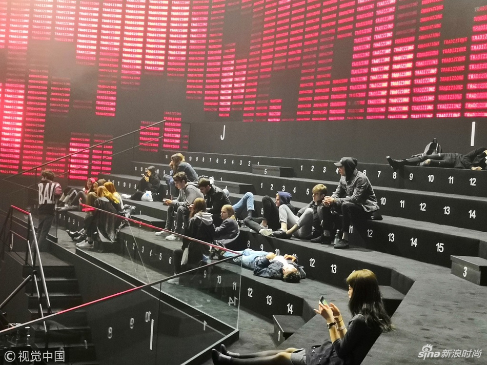 DG上海大秀宣布取消 直击后台现场仅剩零星外国模特