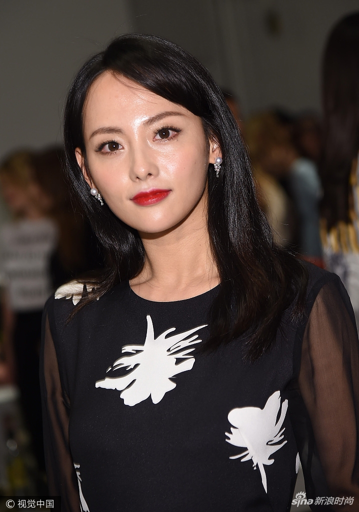 张嘉倪助阵prabal gurung秀场 与肯德基姐妹花正面pk
