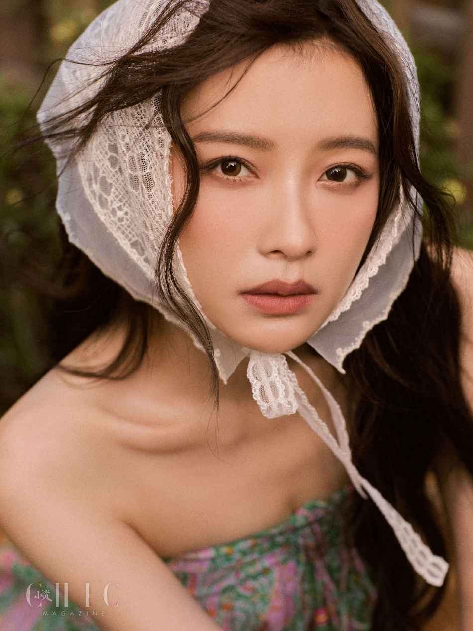 孙怡登《CHIC Magazine》九月封面 复古田园风造型从容优雅
