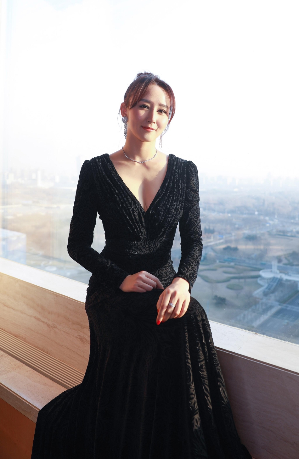超深v礼服穿什么内衣_杨颖穿深v礼服图片