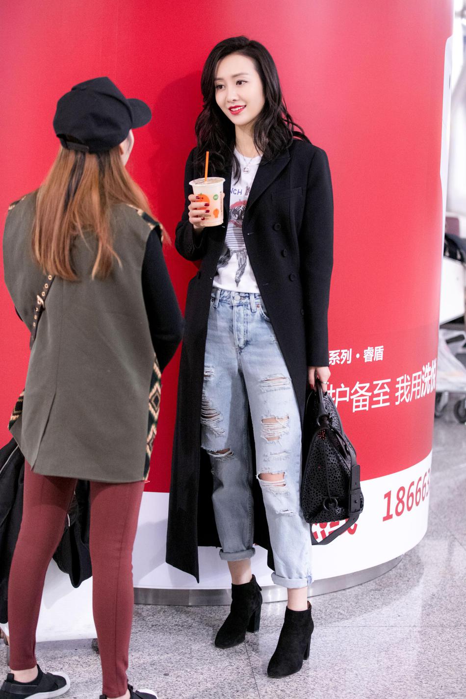 王鸥风衣_王鸥白色风衣照片(3)