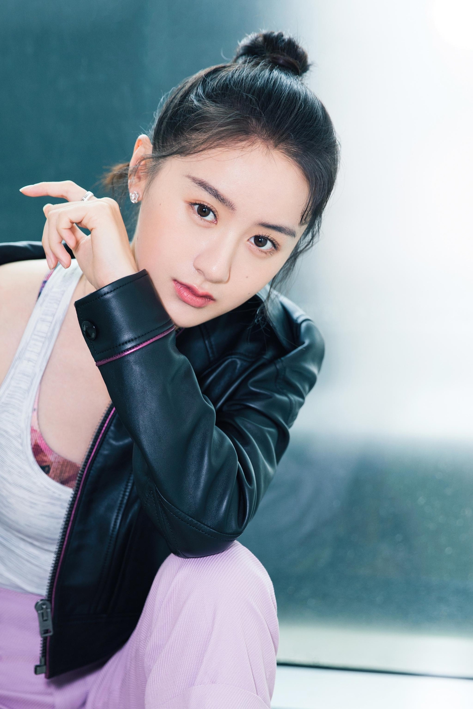 袁冰妍运动写真曝光 率性洒脱尽显运动少女范儿