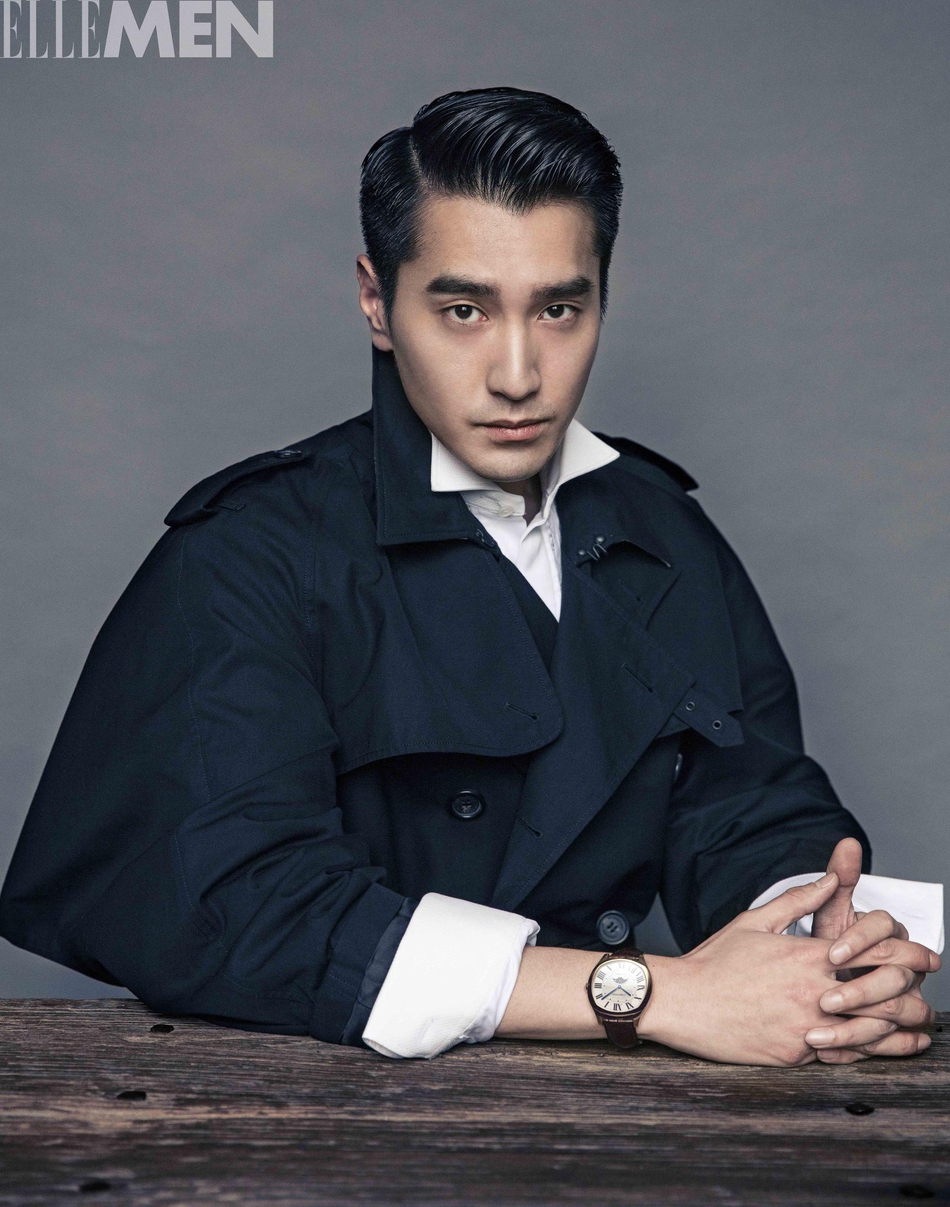 赵又廷拍摄封面大片 黑白照片演绎纯粹本真