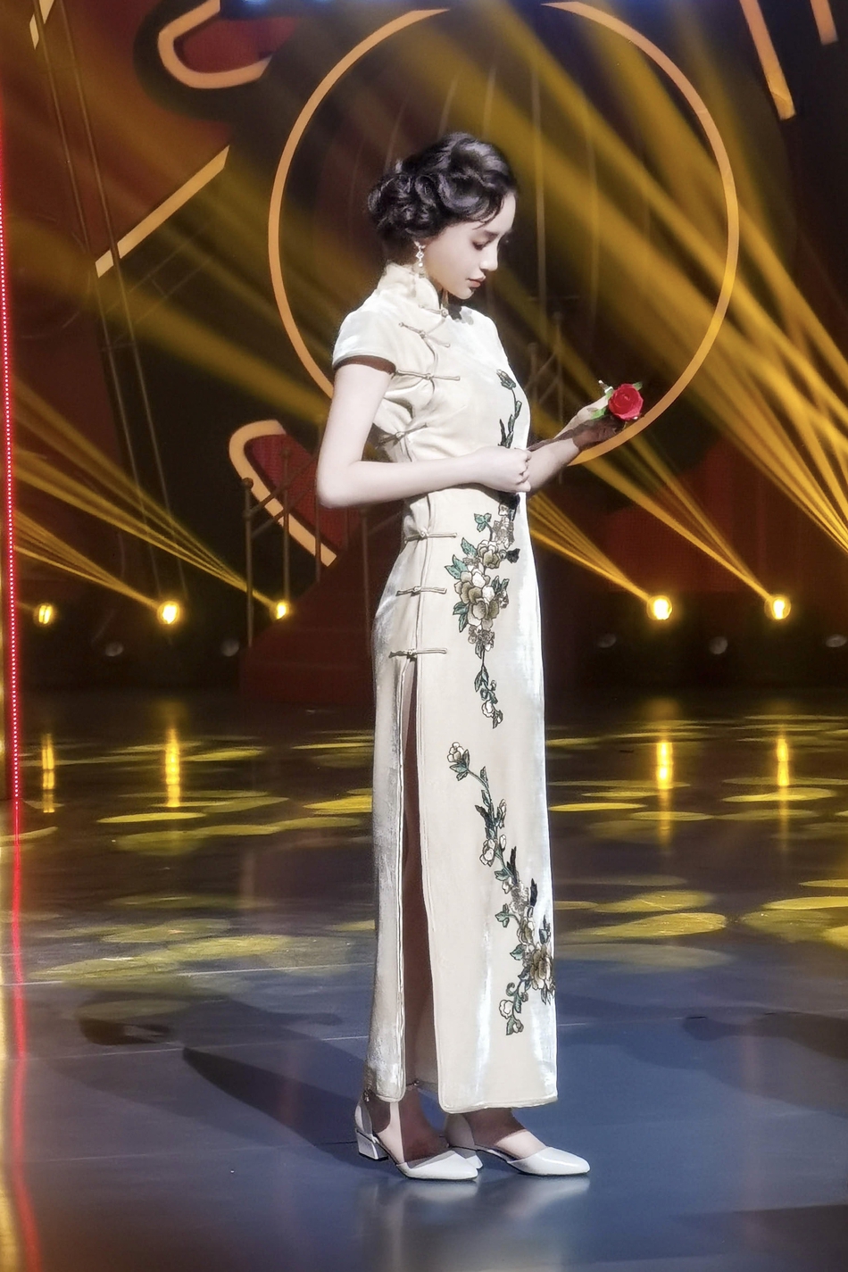 Angelababy旗袍,Angelababy黑色吊带 转载angelababy旗袍造型优雅迷人展东方复古风情