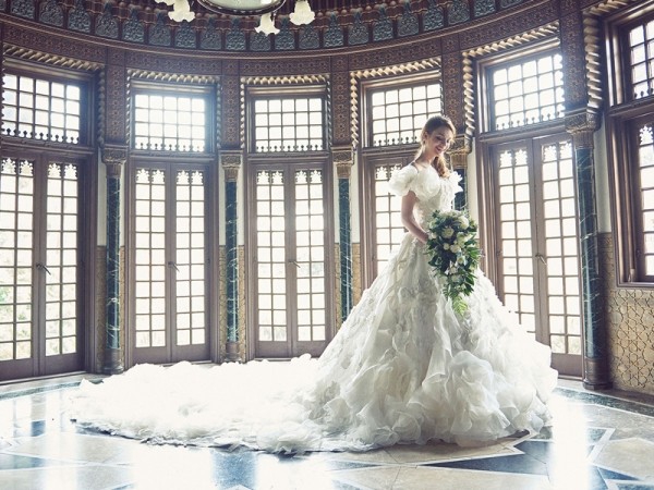 美丽的婚纱裙图片大全_婚纱图片大全(2)