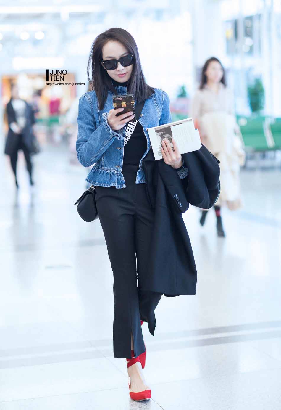 王鸥风衣_王鸥白色风衣照片(3)