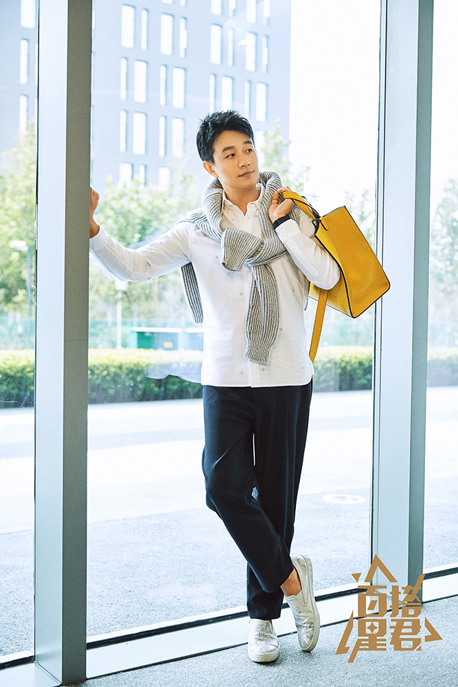 说起IT男你想到什么？眼镜配格子衫外加不修边幅？那你就大错特错了！本期《百搭星君》“丁人间”佟大为化身后厂村最帅程序员，示范IT男穿搭。格子衫配眼镜潮范儿十足，穿上西装变职场BOSS上演“绅士攻”，披穿毛衣的儒雅欧巴也是让人不得不爱！