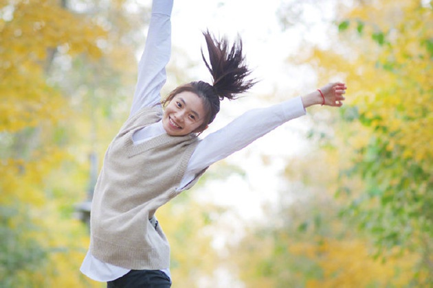 新谋女郎刘浩存素颜照 阳光少女