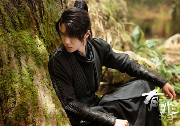 王一博酷黑造型