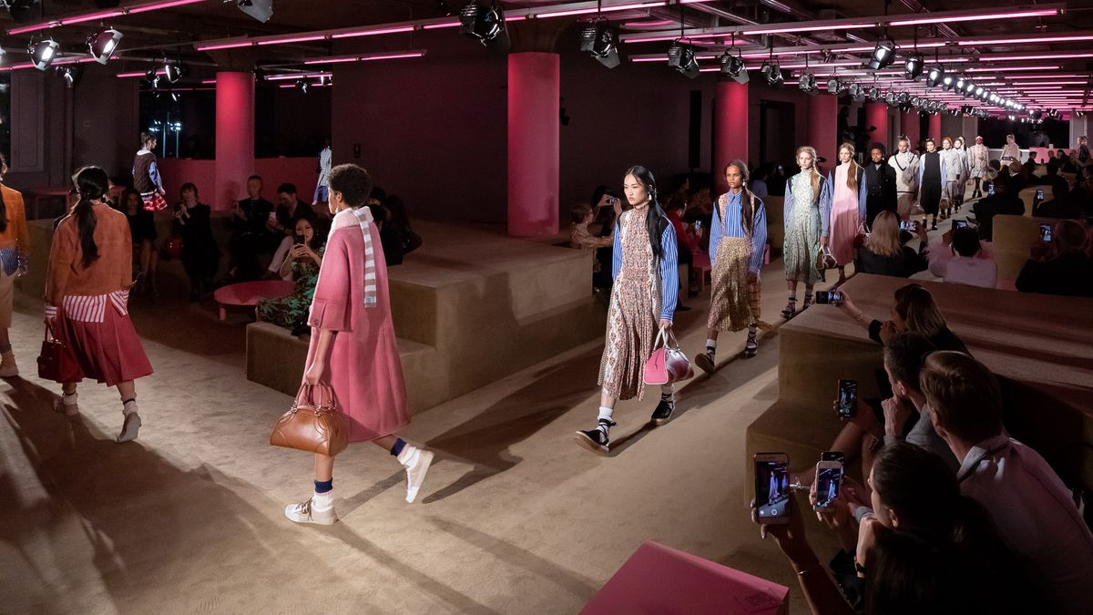 Prada 2020早春时装秀