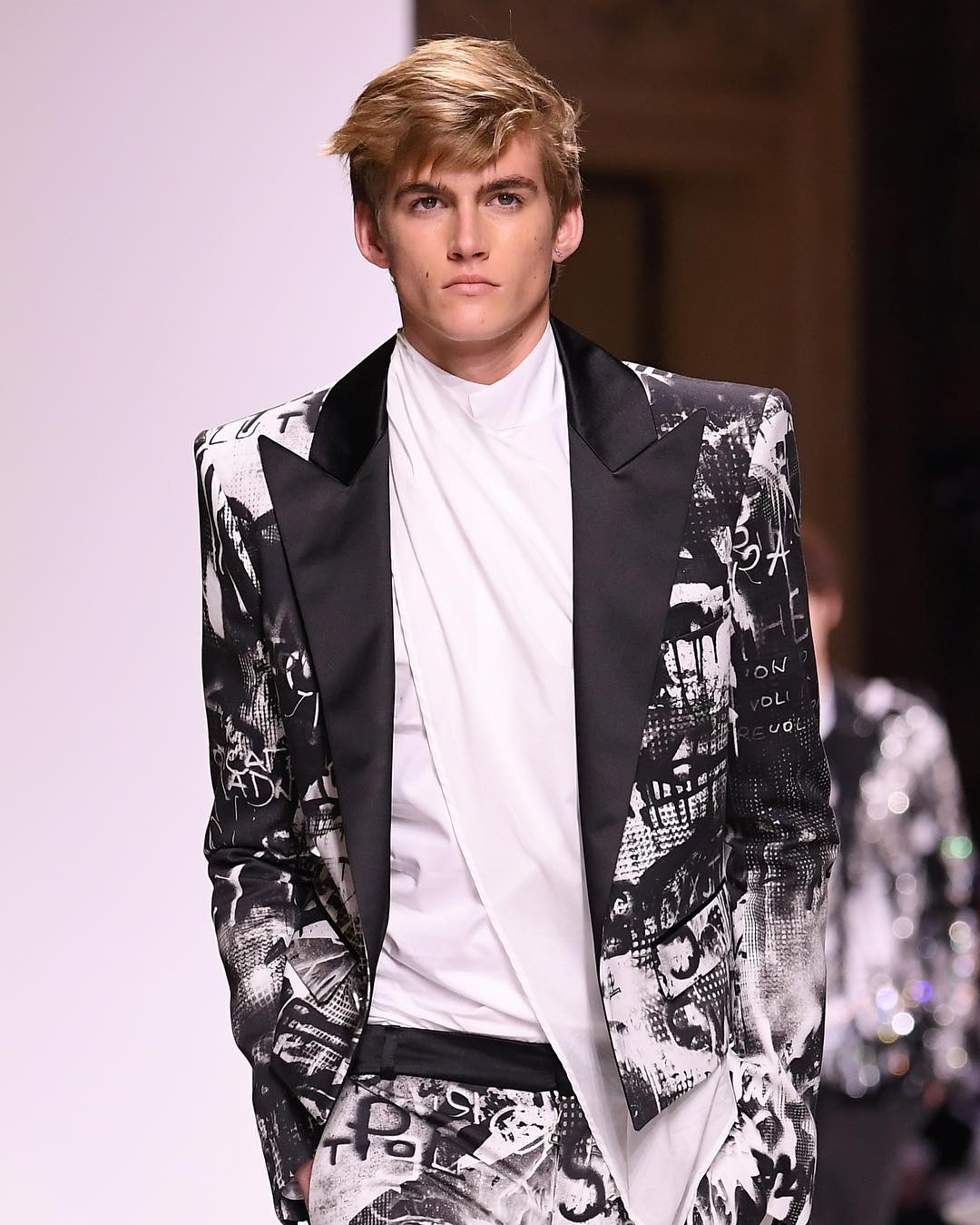 BALMAIN 秀场上的Presley Gerber