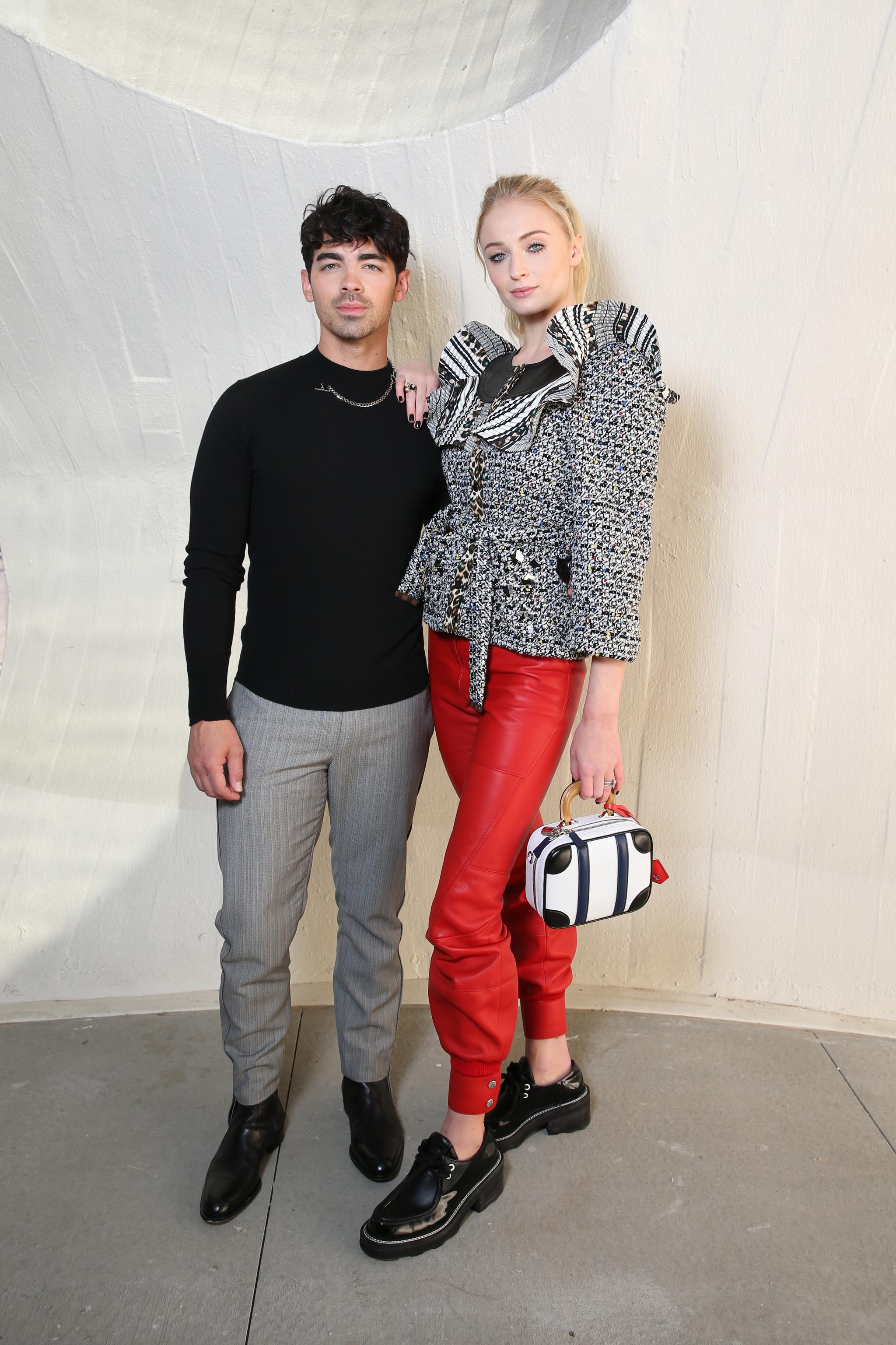 JOE JONAS - SOPHIE TURNER