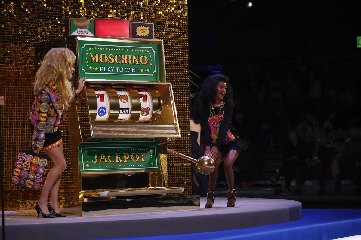 2019秋冬米兰时装周 Moschino 秀场