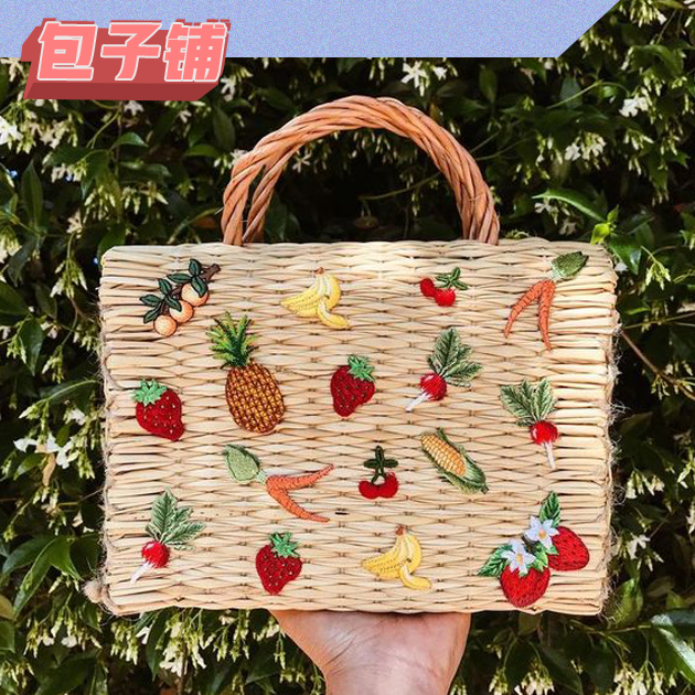 水果印花的竹篮包