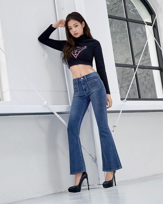 Jennie穿露胃装