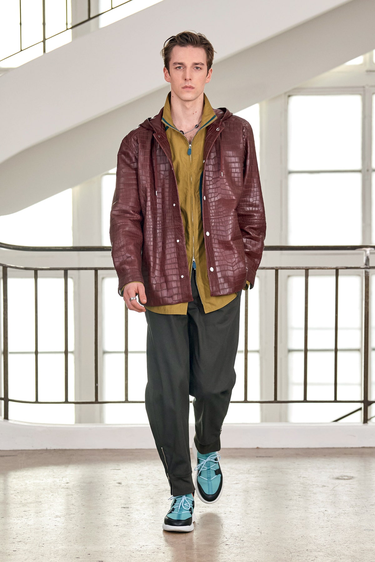 2021男装秋冬流行色彩,2021男装春夏流行色彩 hermès 2021秋冬男装系列:像一位与崩溃和解的成年人