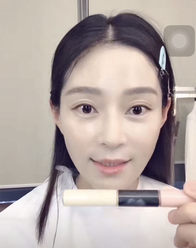王媛可推荐MAC双色遮瑕乳(图片来源:小红书)