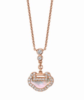 Petite Yu Yi 18K 玫瑰金钻石及珍珠母贝项链 RMB 12，000