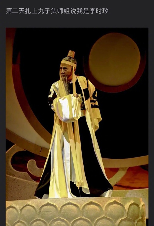 #发带也太挑人了吧# 图片来源:@神店通缉令 微博