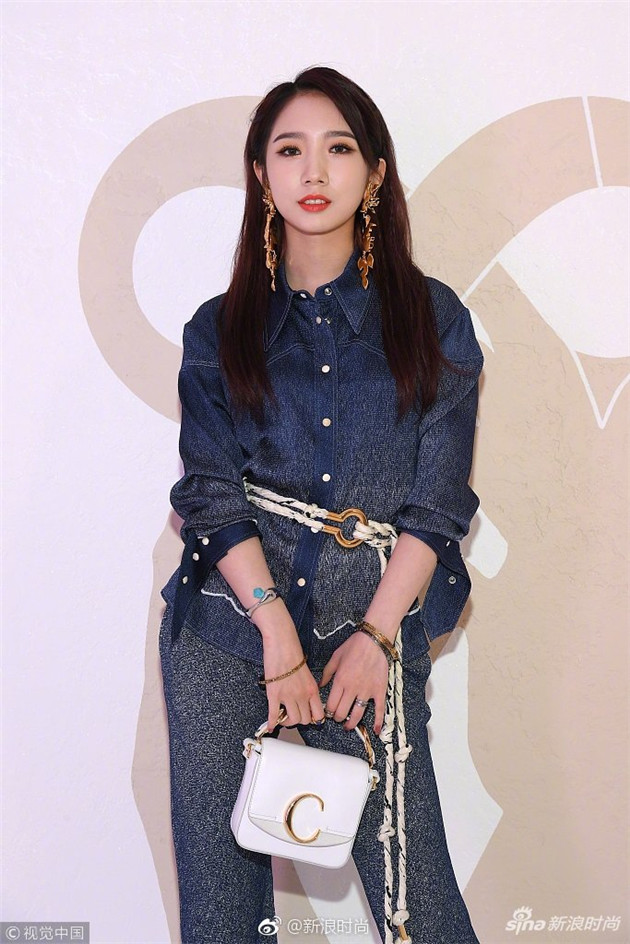 孟美岐助阵Chloe