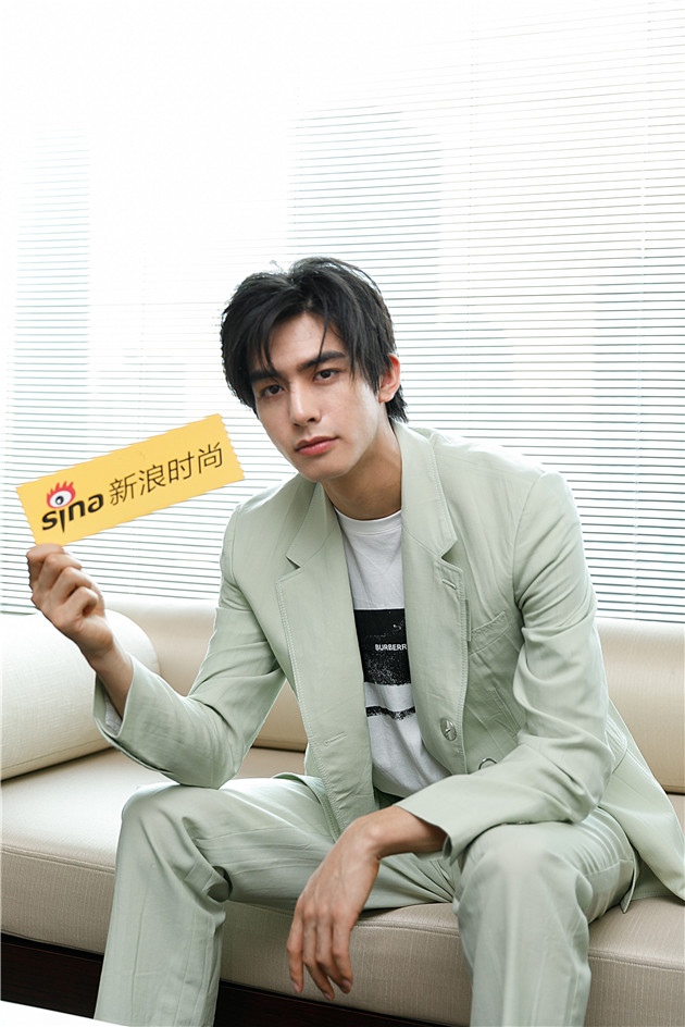 Burberry上海静安嘉里中心旗舰店焕然一新 诠释