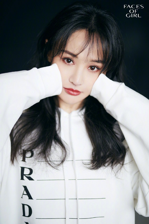 郑爽干玫瑰色眼影