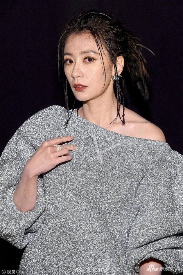 贾静雯现身Marc Jacobs秀场