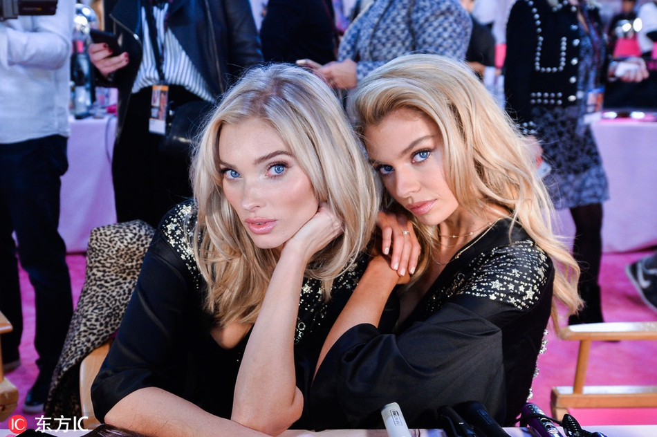 Elsa Hosk与超模Stella Maxwell