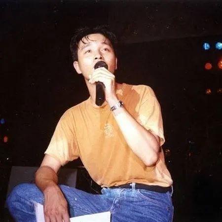 欧美风工装满大街都是 复古港风穿搭要成为新潮流插图(6) 欧美风工装满大街都是 复古港风穿搭要成为新潮流