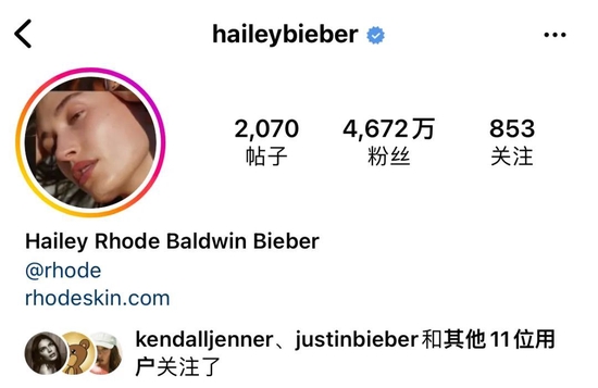 看了现在的Hailey Bieber  谁都得夸一句很绝很美很会穿