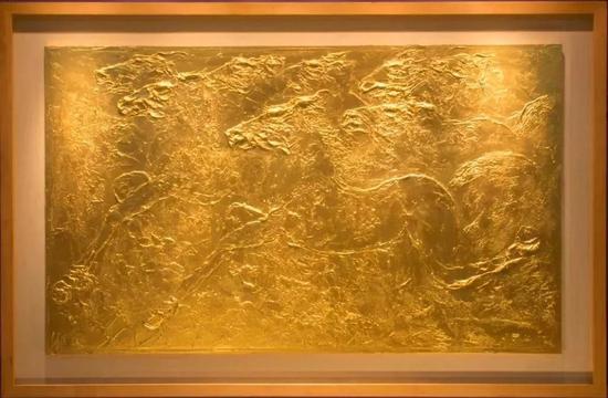作品名称：金马奔腾　作品材质：24K黄金 　　作品尺寸：162x97 cm