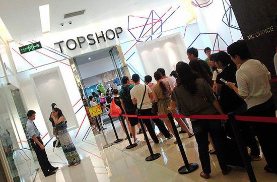 Topshop 2012年在深圳金光华广场开的快闪店 图片来源：视觉中国