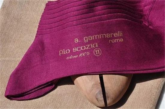 FALKE品牌袜（图片来源：https：//www.gammarelli.com/）