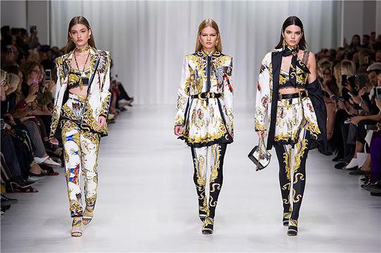 Versace 2019年春夏秀场 图片来源：Versace