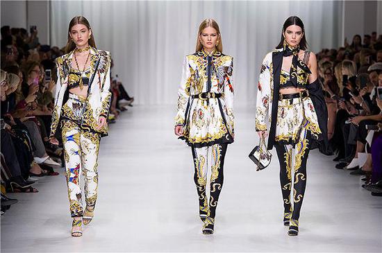 Versace 2019年春夏秀场 图片来源:DANSK Magazine