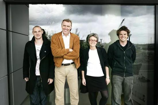 ▲2005年，Bjarke出席了新住宅根本哈根会议
