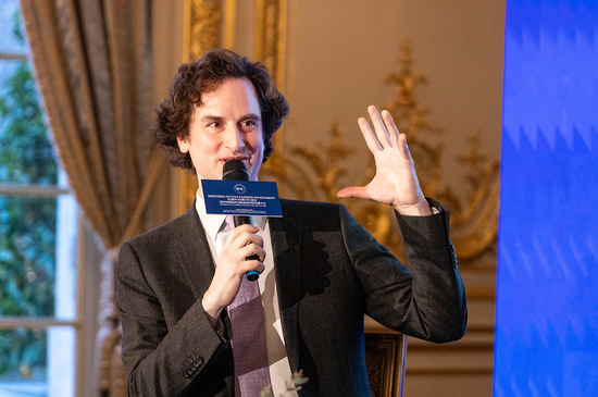 著名国际主持人朱力安主持