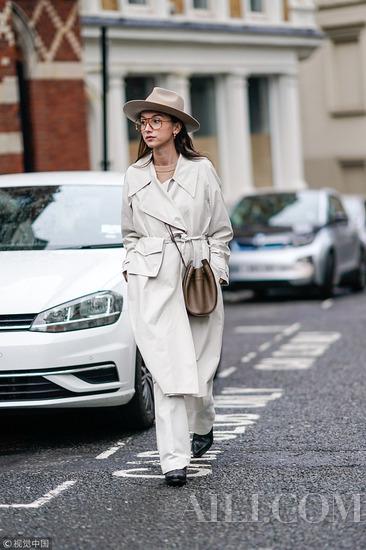 胖子适合穿风衣吗_胖子穿风衣搞笑图(3)