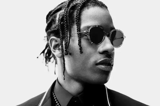 适合人群:头发够长又敢于折腾自己者、HipHop灵魂承载者、站于时尚浪潮顶端者
