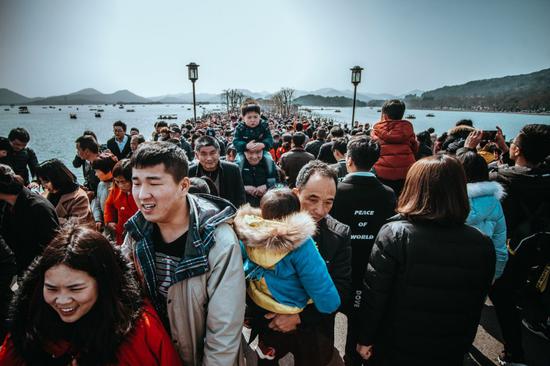 你想去泰山见识五岳之首的威严?