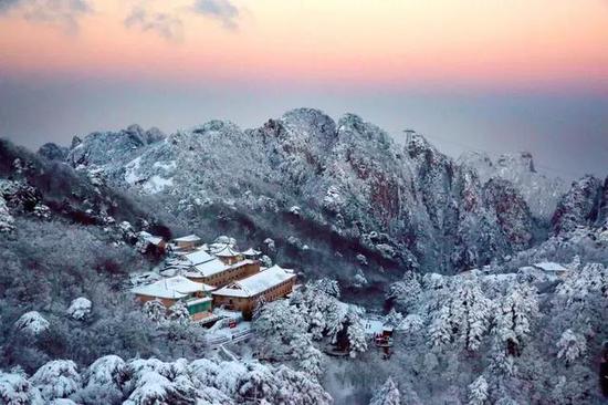 去看地势威严的险境—三奥雪山。