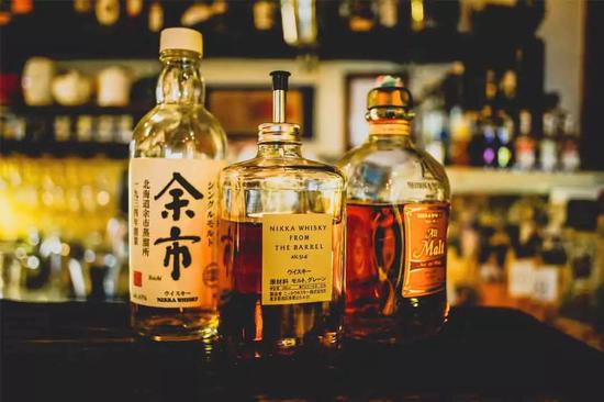 众人喜欢威士忌,因它比任何酒精饮料容易入门。