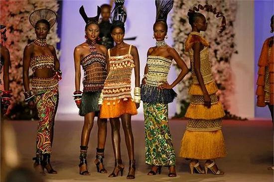 Yves Saint Laurent的“Africa Collection”